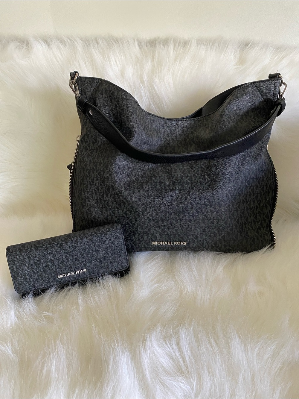 Michael Kors Large Devon Shoulder Tote Bag in Black and Grey Signature Canvas